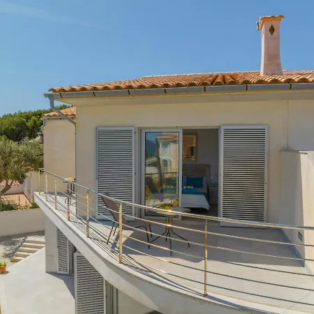 Cel Villa