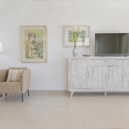 Cel Villa